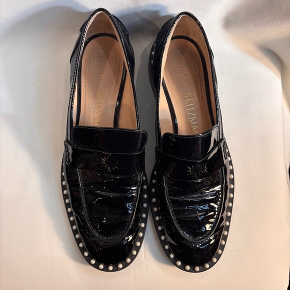 STUART WEITZMAN Sz 8.5B Kessie Loafer Pearl Studs Pattent Leather Almond Toe Cap - Picture 2 of 9